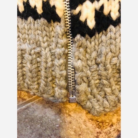 COPY - Vintage authentic Tuak Cowichan Sweater - Picture 6 of 10